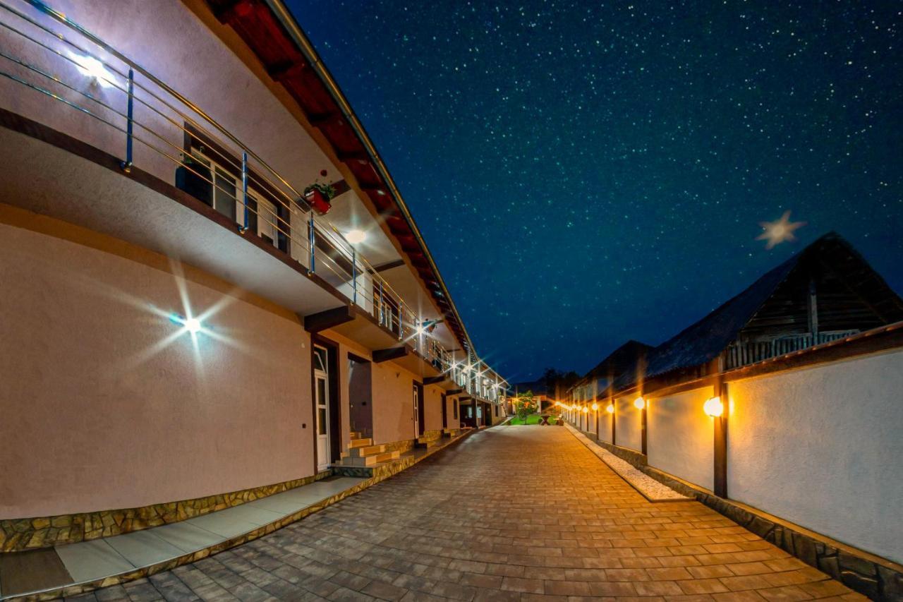 فندق Casa Alex Novaci-Străini المظهر الخارجي الصورة