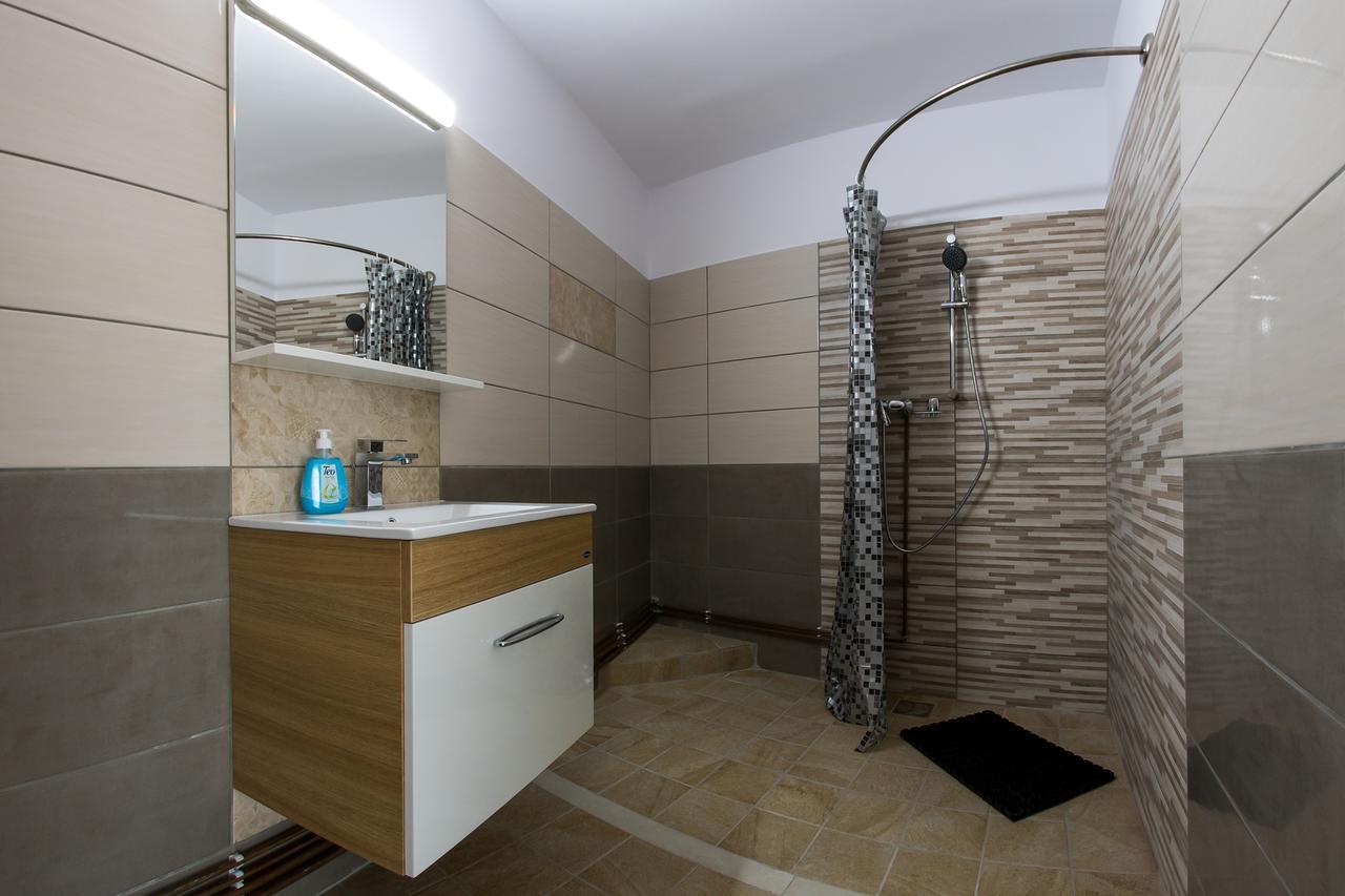 فندق Casa Alex Novaci-Străini المظهر الخارجي الصورة