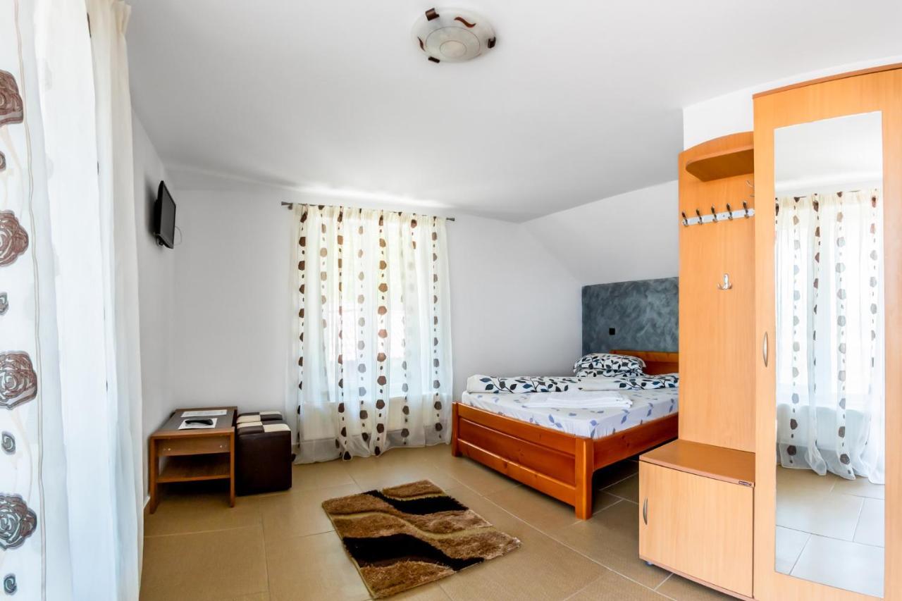 فندق Casa Alex Novaci-Străini المظهر الخارجي الصورة