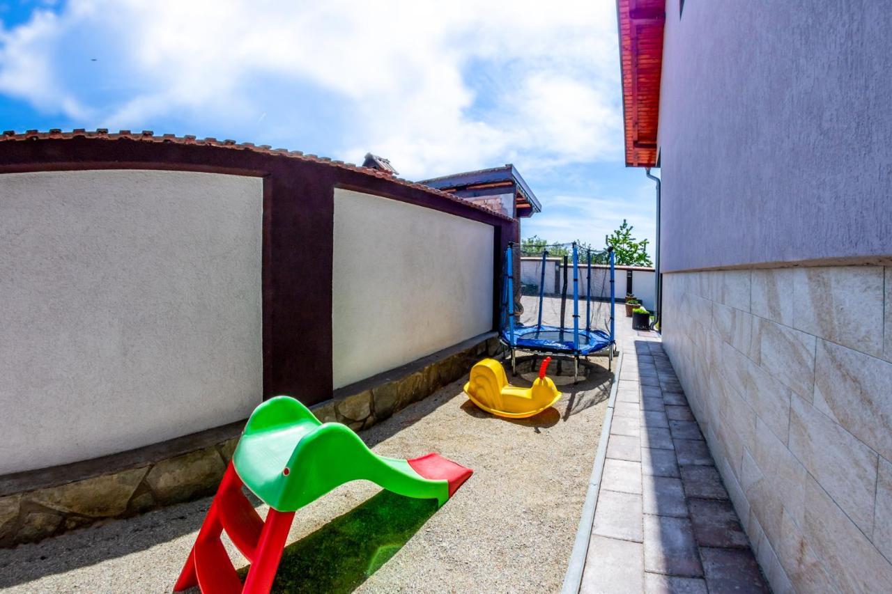 فندق Casa Alex Novaci-Străini المظهر الخارجي الصورة