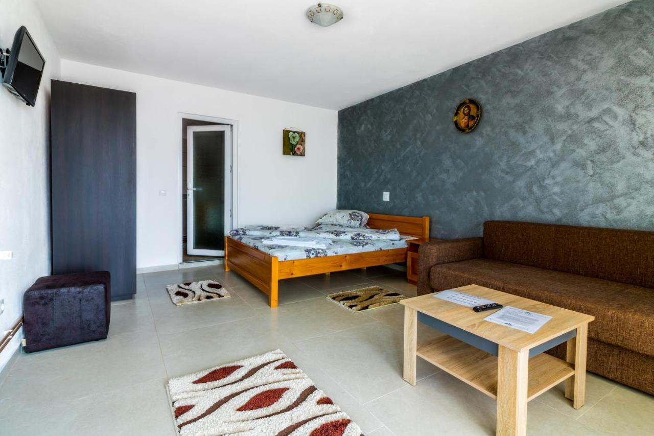 فندق Casa Alex Novaci-Străini المظهر الخارجي الصورة