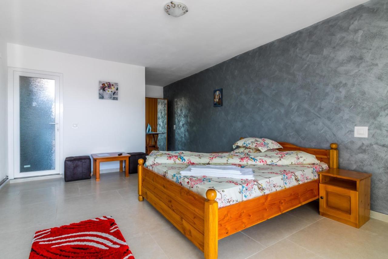 فندق Casa Alex Novaci-Străini المظهر الخارجي الصورة