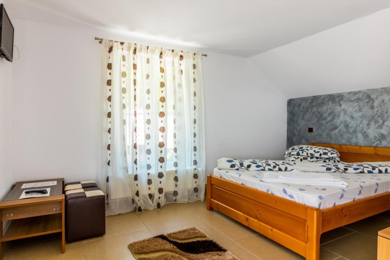 فندق Casa Alex Novaci-Străini المظهر الخارجي الصورة