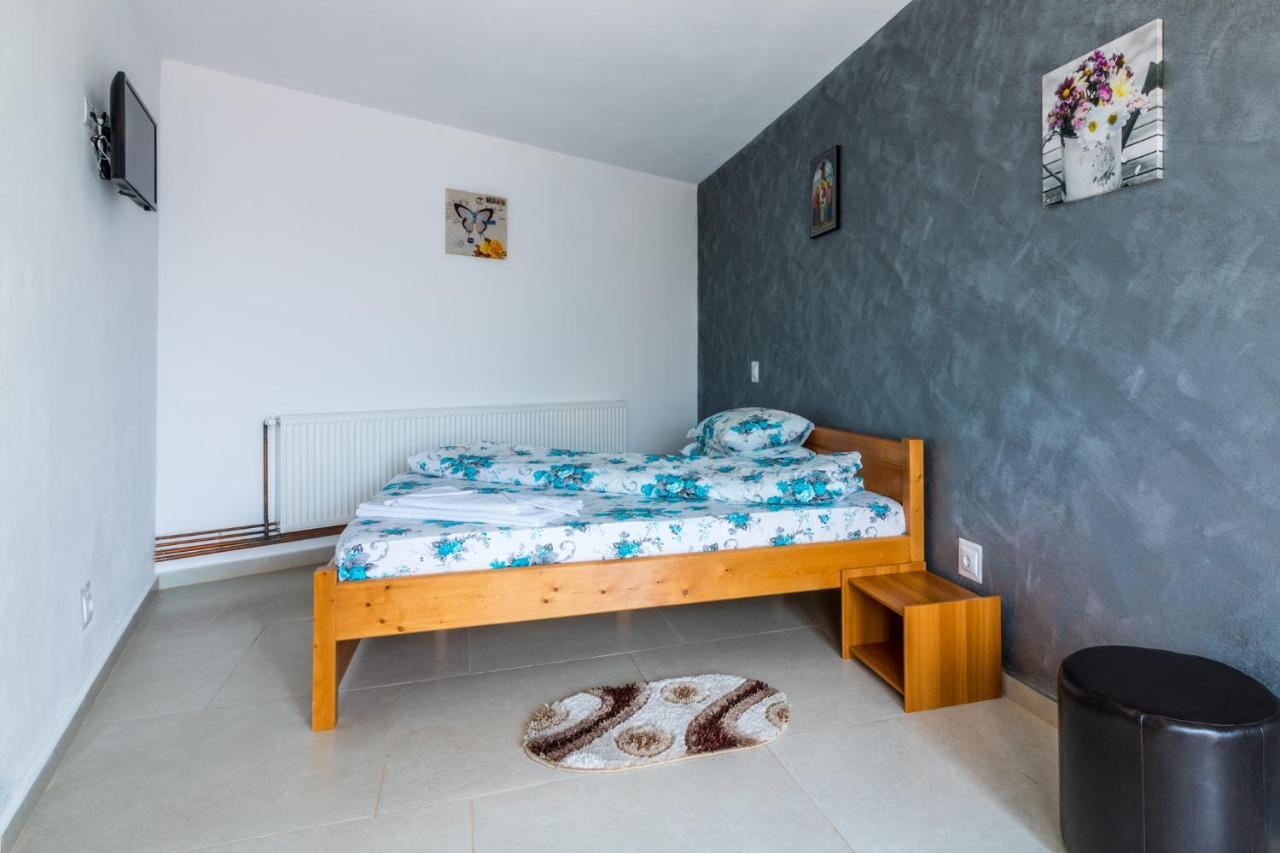 فندق Casa Alex Novaci-Străini المظهر الخارجي الصورة