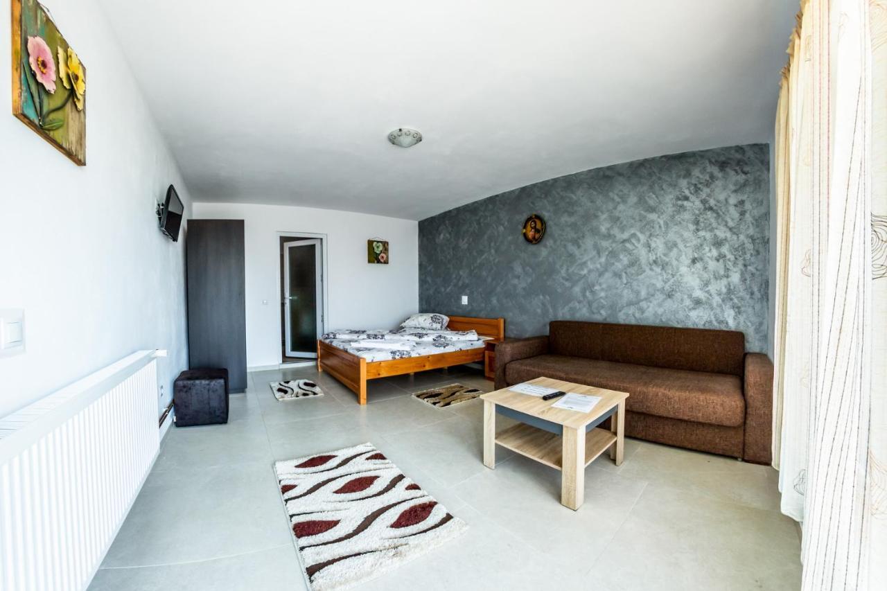 فندق Casa Alex Novaci-Străini المظهر الخارجي الصورة